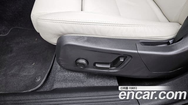 Volvo XC40 2024 — Photo 4/31