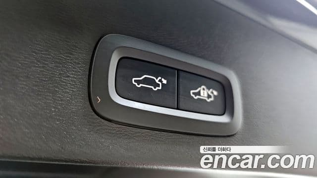 Volvo XC40 2024 — Photo 28/31