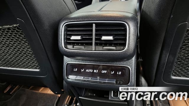 Mercedes-Benz GLE-Class 2019 — Photo 12/31
