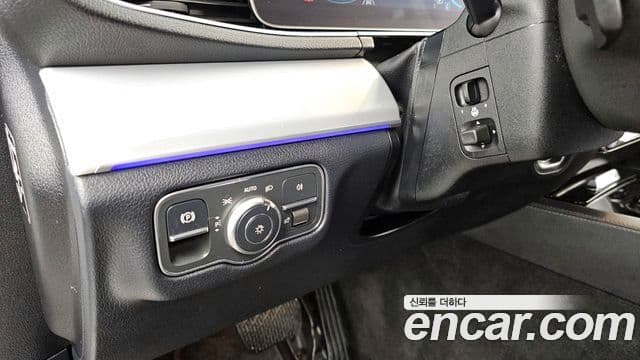 Mercedes-Benz GLE-Class 2019 — Photo 9/31
