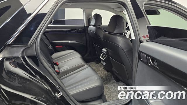 Hyundai Grandeur 2023 — ფოტო 11/20