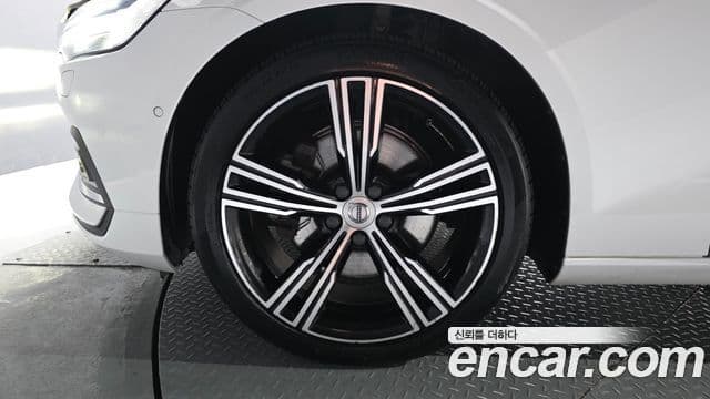 Volvo S60 2020 — фото 5 из 20