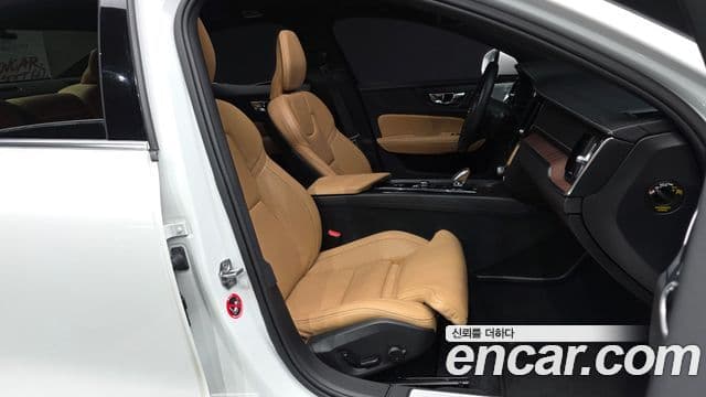 Volvo S60 2020 — фото 11 из 20