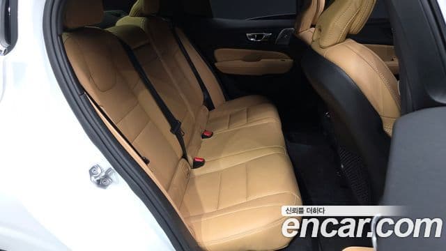 Volvo S60 2020 — Şəkil 12/20