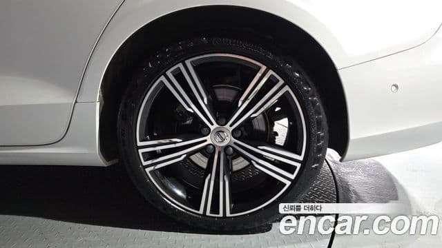 Volvo S60 2020 — Photo 18/40