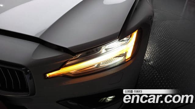 Volvo S60 2020 — Photo 35/40