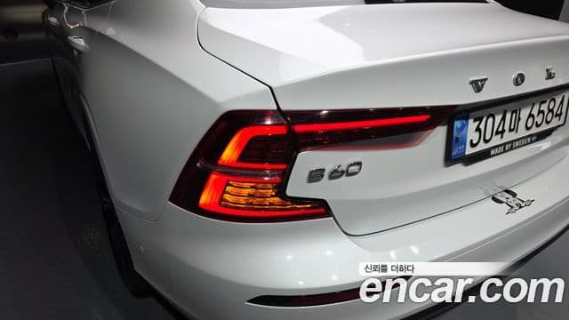 Volvo S60 2020 — Photo 19/40