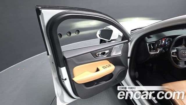Volvo S60 2020 — Photo 26/40