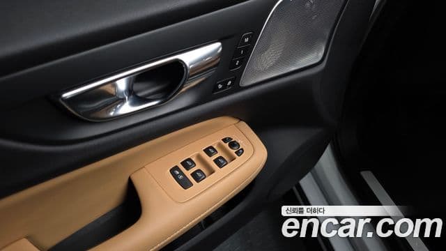 Volvo S60 2020 — Photo 7/40