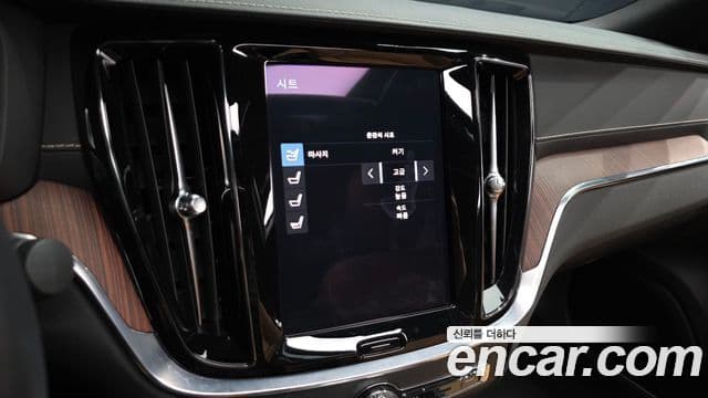 Volvo S60 2020 — Photo 11/40