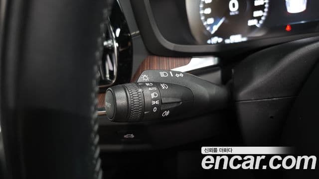 Volvo S60 2020 — Photo 27/40