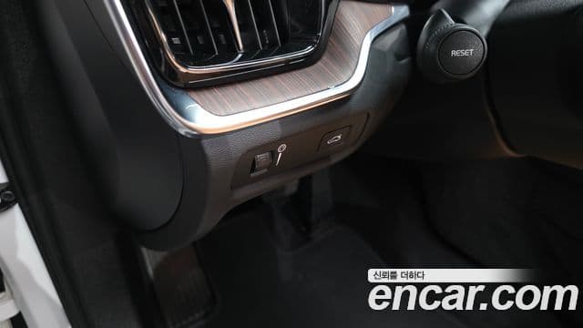 Volvo S60 2020 — Photo 10/40