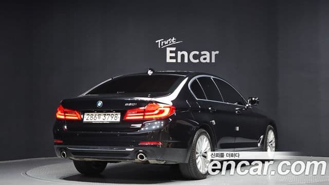 BMW 5 Series 2020 — ფოტო 2/20