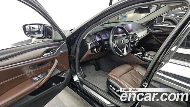 BMW 5 Series 2020 — ფოტო 10/20