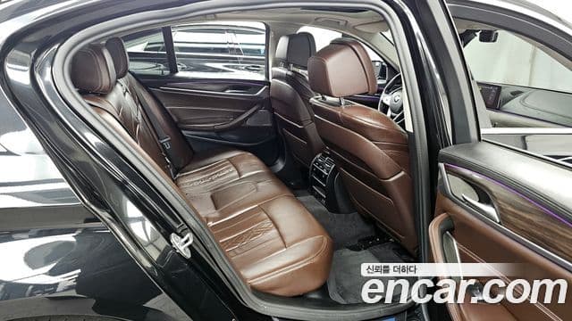 BMW 5 Series 2020 — фото 12 из 20