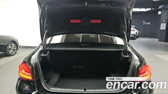 BMW 5 Series 2020 — ფოტო 20/20