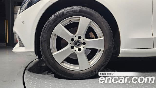 Mercedes-Benz C-Class 2018 — ფოტო 5/20