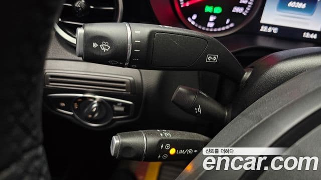 Mercedes-Benz C-Class 2018 — ფოტო 18/20