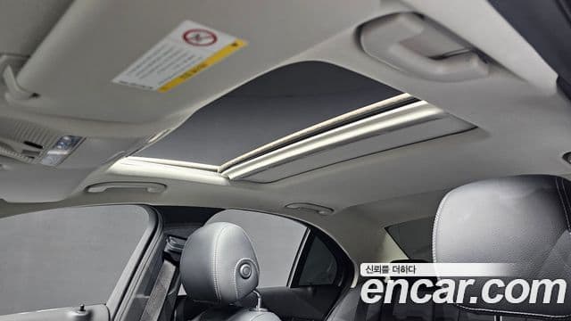 Mercedes-Benz C-Class 2018 — ფოტო 19/20