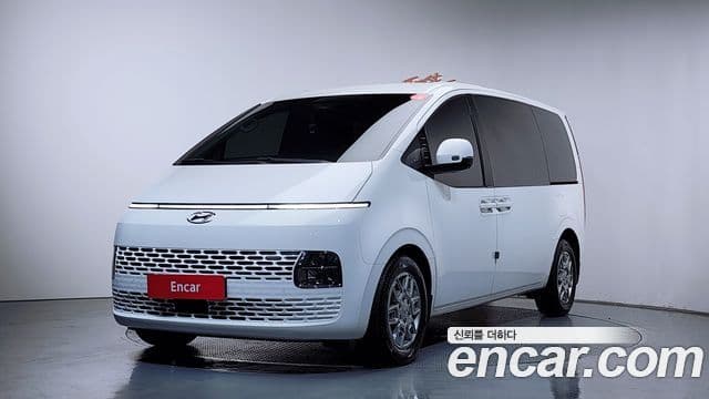 Hyundai Staria 2023 — ფოტო 15/36