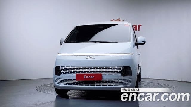 Hyundai Staria 2023 — ფოტო 33/36