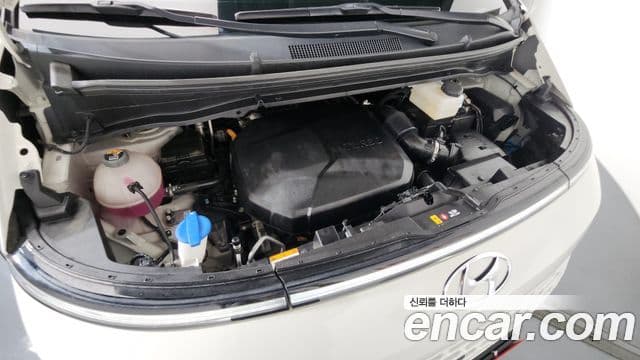 Hyundai Staria 2023 — ფოტო 18/36