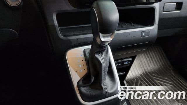 Hyundai Staria 2023 — ფოტო 30/36