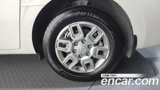 Hyundai Staria 2023 — ფოტო 20/36