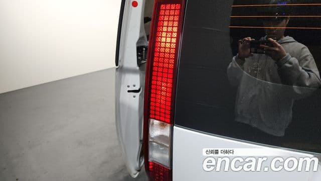 Hyundai Staria 2023 — ფოტო 2/36
