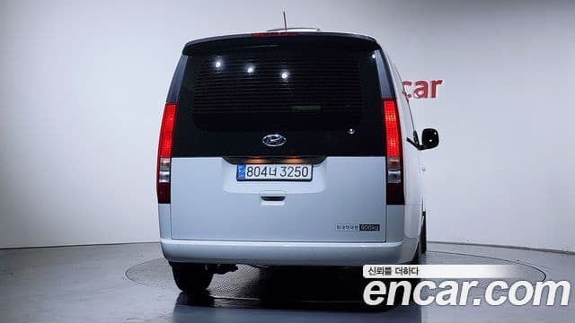 Hyundai Staria 2023 — ფოტო 16/36