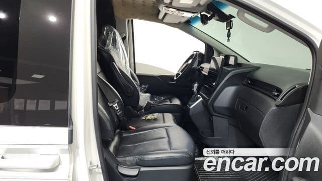 Hyundai Staria 2023 — ფოტო 29/36