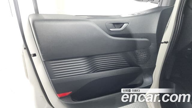 Hyundai Staria 2023 — ფოტო 21/36