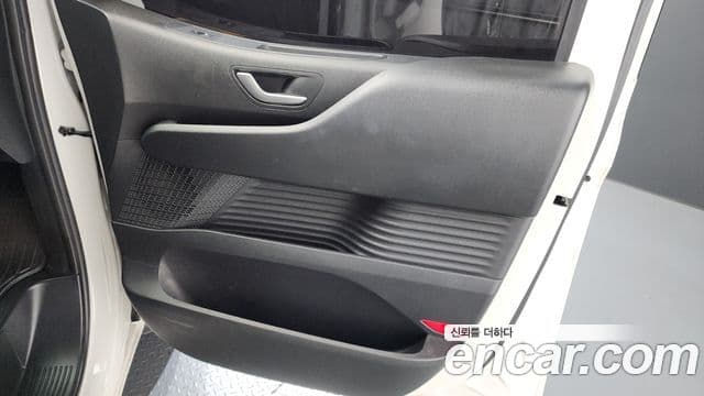 Hyundai Staria 2023 — ფოტო 12/36