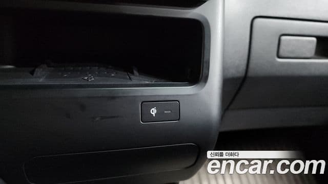 Hyundai Staria 2023 — ფოტო 32/36
