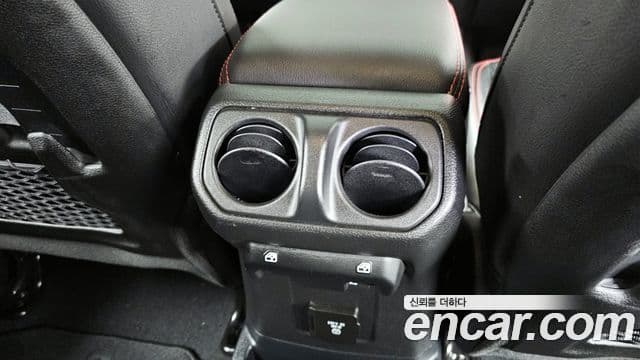 Jeep Wrangler 2023 — Фото 19/20