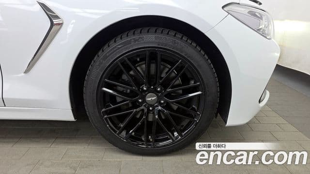 Genesis G70 2019 — Photo 30/33