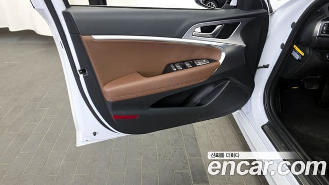 Genesis G70 2019 — Photo 20/33