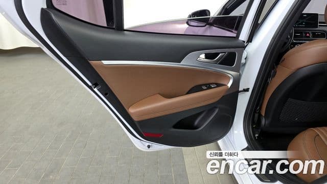 Genesis G70 2019 — Photo 21/33