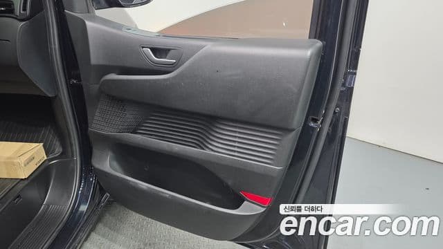 Hyundai Staria 2023 — ფოტო 27/28
