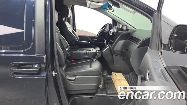Hyundai Staria 2023 — ფოტო 15/28