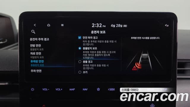 Hyundai Staria 2023 — ფოტო 3/28