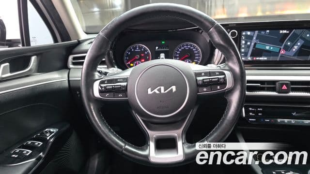 Kia K5 2022 — ფოტო 13/20