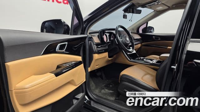 Kia Carnival 2020 — фото 8 из 20