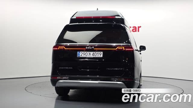 Kia Carnival 2021 — фото 4 из 20