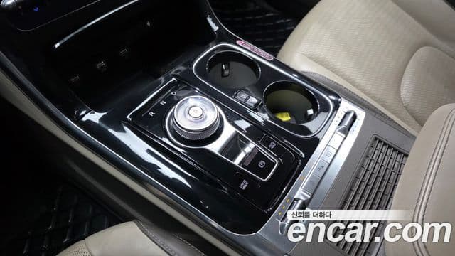 Kia Carnival 2021 — фото 9 из 20