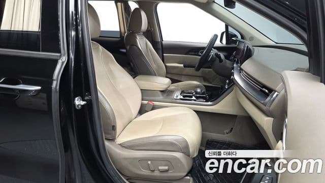 Kia Carnival 2021 — фото 11 из 20