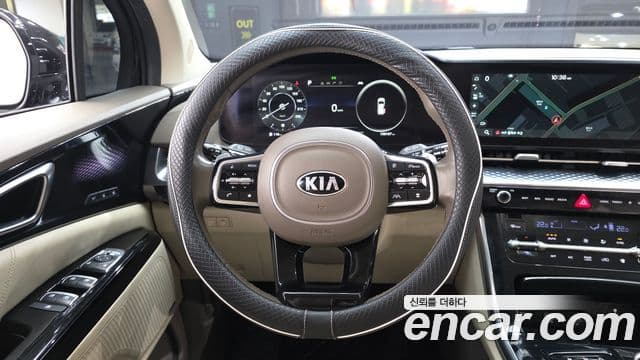 Kia Carnival 2021 — фото 13 из 20