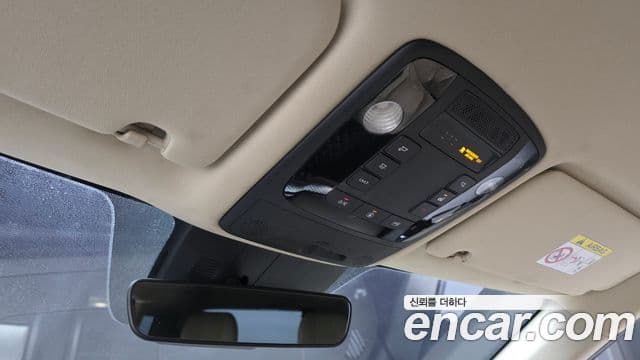 Kia Carnival 2021 — фото 17 из 20