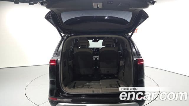 Kia Carnival 2021 — фото 20 из 20