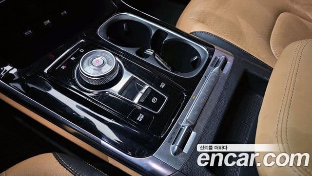 Kia Carnival 2021 — фото 9 из 20